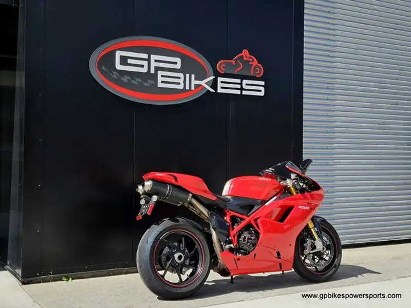 2011 Ducati Unspecified, červená, 7 885 km, dovoz Kanada — foto 3 z 12