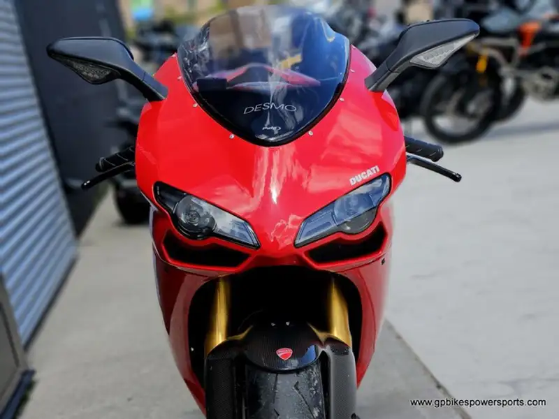 2011 Ducati Unspecified, červená, 7 885 km, dovoz Kanada — foto 6 z 12