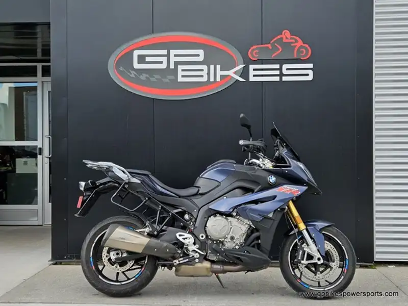2017 BMW Unspecified, modrá, 21 581 km, dovoz Kanada — foto 2 z 12