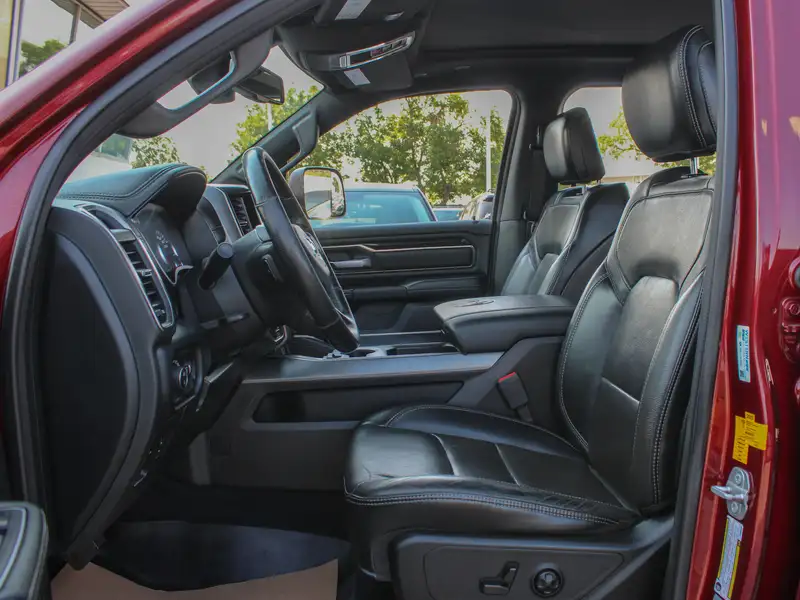 2019 RAM 1500, červená, 174 589 km, dovoz Kanada — foto 3 z 12