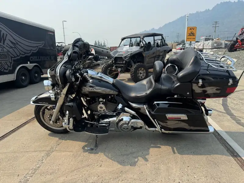 2007 Harley-Davidson Electra Glide, černá, 283 352 km, dovoz Kanada — foto 2 z 12