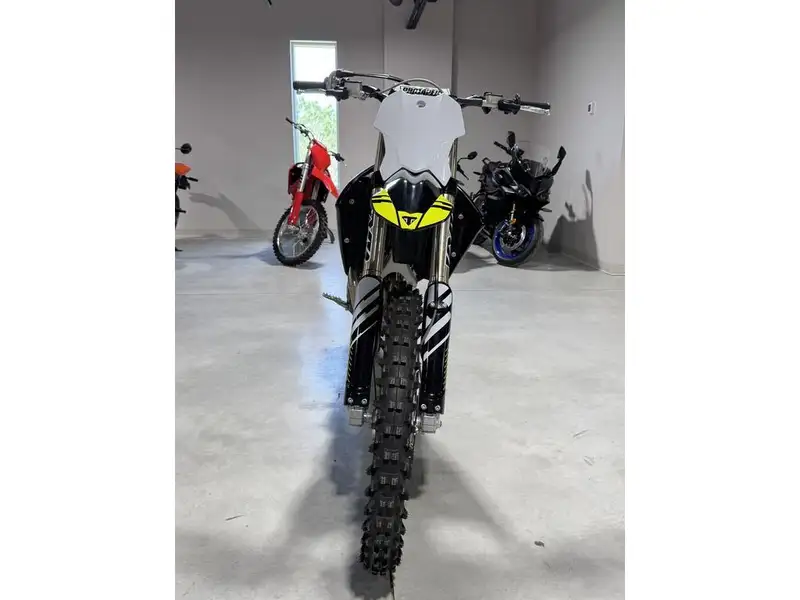 2025 Triumph TF 250-E, černá, dovoz Kanada — foto 7 z 11