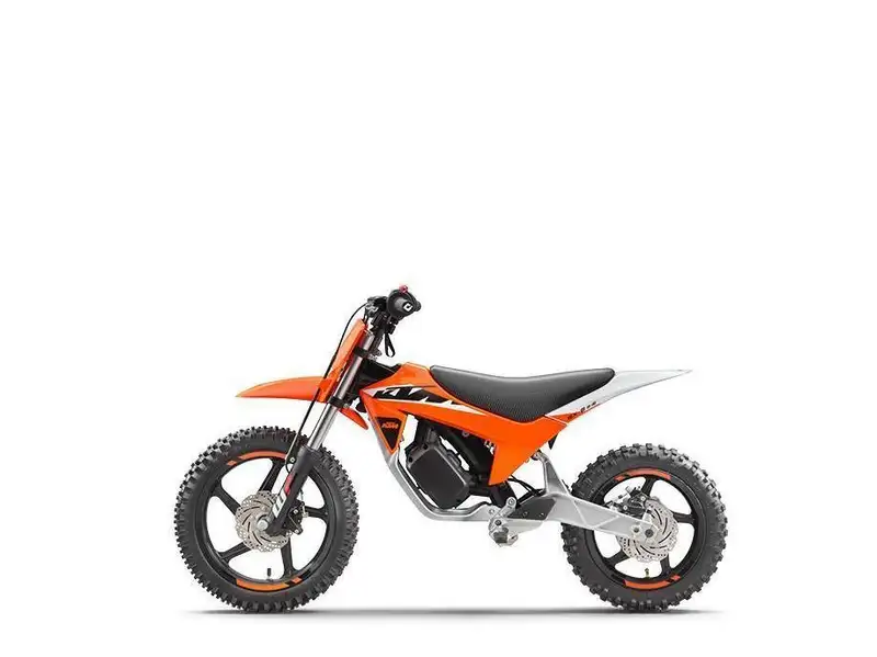 2026 KTM SX-E 2, oranžová, 1 km, dovoz Kanada — foto 2 z 4