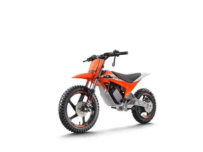 2026 KTM SX-E 2, oranžová, 1 km, dovoz Kanada — foto 3 z 4