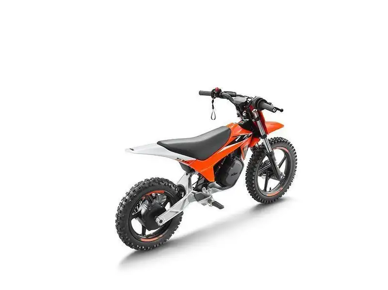 2026 KTM SX-E 2, oranžová, 1 km, dovoz Kanada — foto 4 z 4