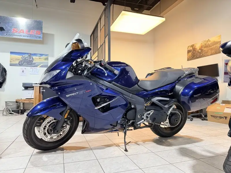 2011 Triumph Sprint, 58 418 km, dovoz Kanada — foto 2 z 8