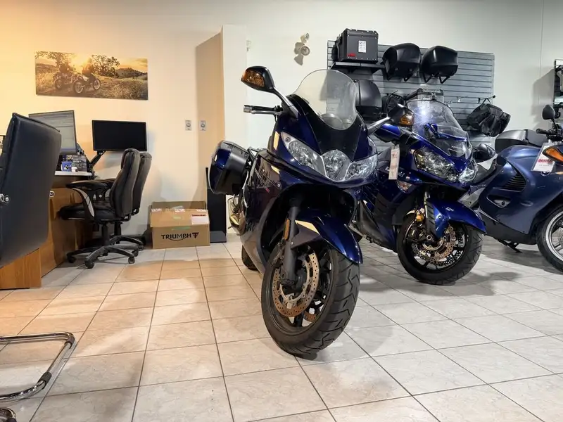 2011 Triumph Sprint, 58 418 km, dovoz Kanada — foto 4 z 8
