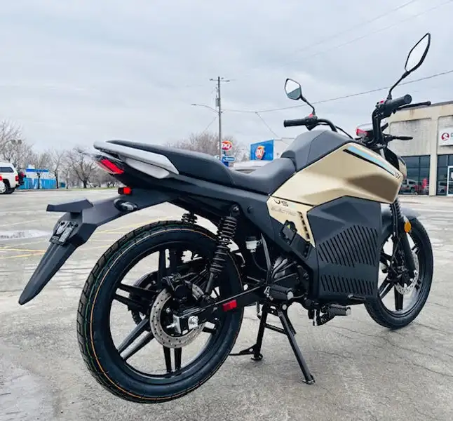 2026 Super Soco VS4, dovoz Kanada — foto 6 z 12