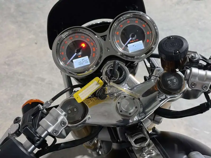 2018 Triumph Unspecified, černá, 1 926 km, dovoz Kanada — foto 10 z 12