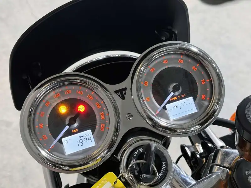 2018 Triumph Unspecified, černá, 1 926 km, dovoz Kanada — foto 12 z 12