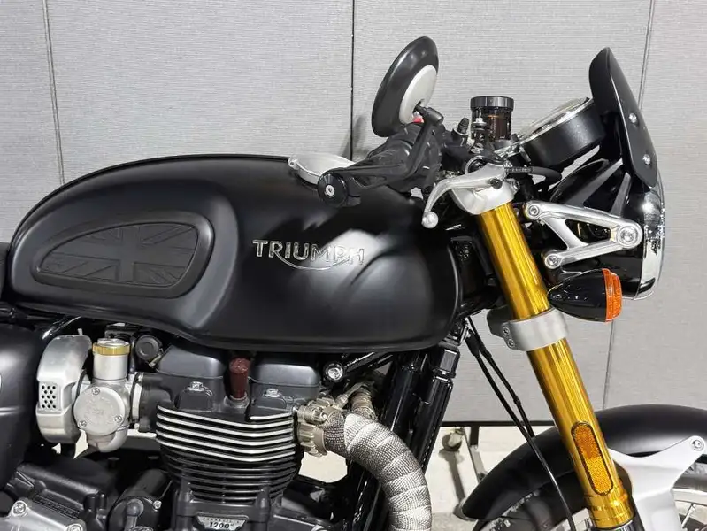 2018 Triumph Unspecified, černá, 1 926 km, dovoz Kanada — foto 2 z 12