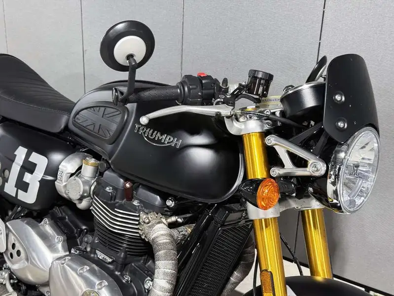 2018 Triumph Unspecified, černá, 1 926 km, dovoz Kanada — foto 4 z 12