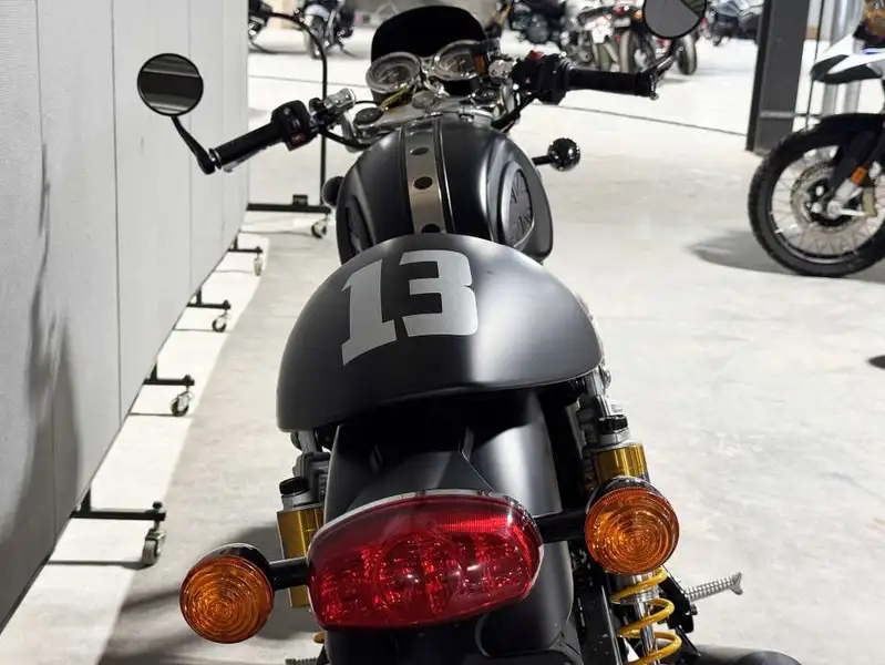 2018 Triumph Unspecified, černá, 1 926 km, dovoz Kanada — foto 6 z 12