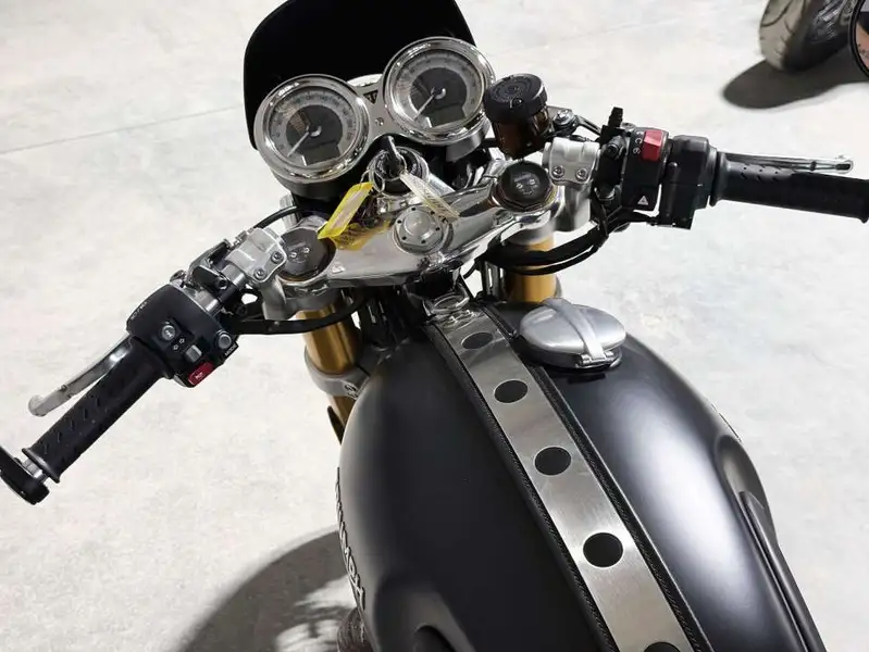 2018 Triumph Unspecified, černá, 1 926 km, dovoz Kanada — foto 9 z 12