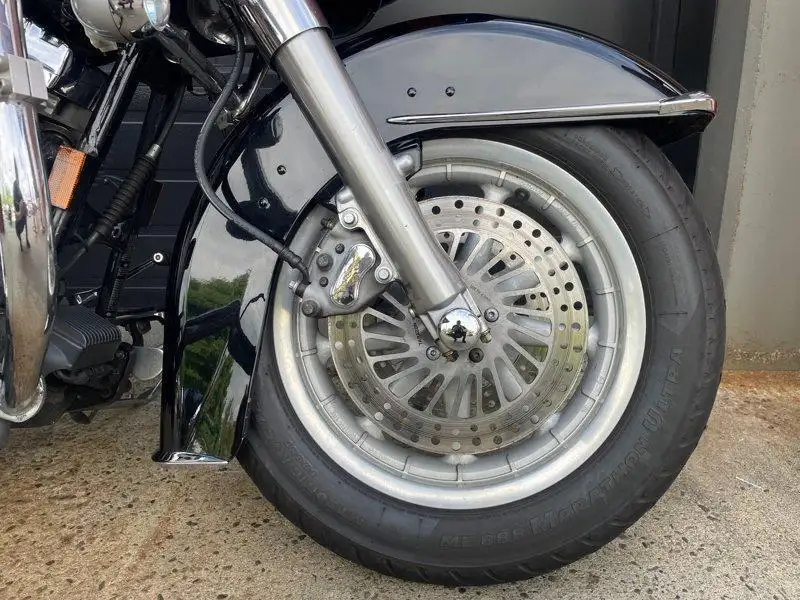 2005 Harley-Davidson Unspecified, bílá, 64 233 km, dovoz Kanada — foto 6 z 12