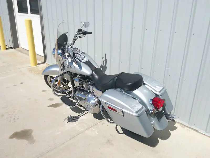 2012 Harley-Davidson Switchback, stříbrná, 17 689 km, dovoz Kanada — foto 6 z 6