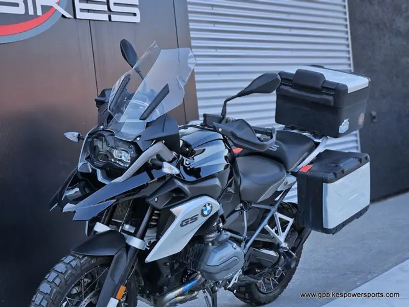2016 BMW Unspecified, černá, 48 525 km, dovoz Kanada — foto 12 z 12