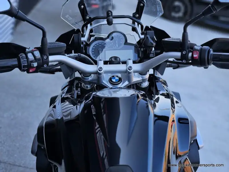 2016 BMW Unspecified, černá, 48 525 km, dovoz Kanada — foto 9 z 12