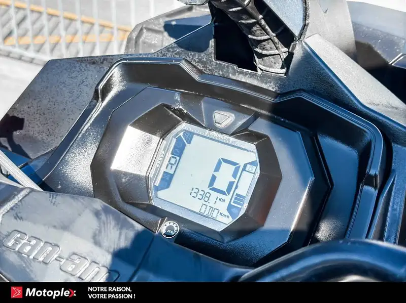 2017 Can-Am Unspecified, 1 338 km, dovoz Kanada — foto 4 z 5