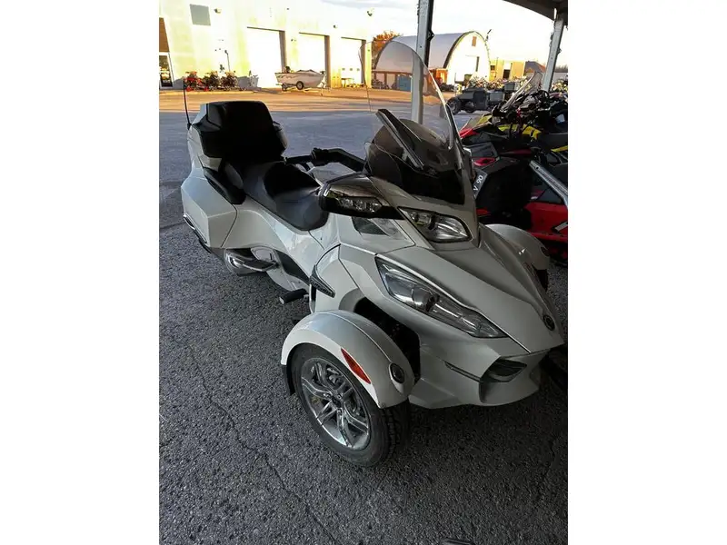 2012 Can-Am Spyder RT LTD, bílá, 9 585 km, dovoz Kanada — foto 2 z 3