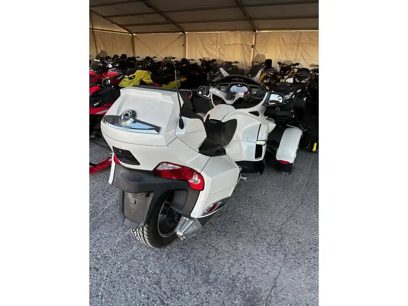 2012 Can-Am Spyder RT LTD, bílá, 9 585 km, dovoz Kanada — foto 3 z 3