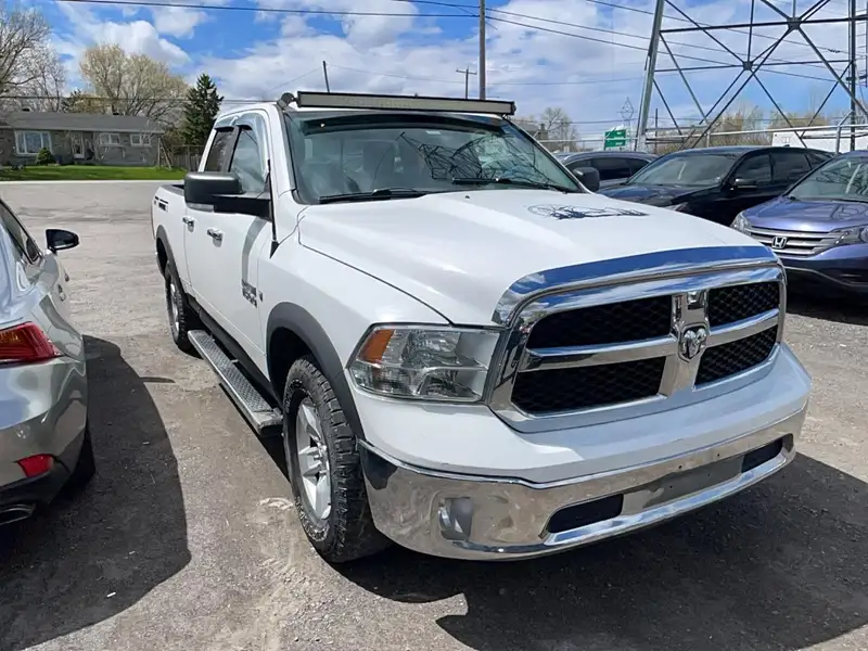 2014 RAM 1500 SLT, bílá, 127 789 km, dovoz Kanada — foto 2 z 12