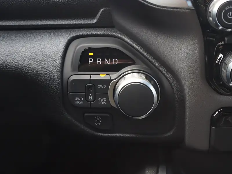 2026 RAM 1500 Express, černá, 25 km, dovoz Kanada — foto 12 z 12