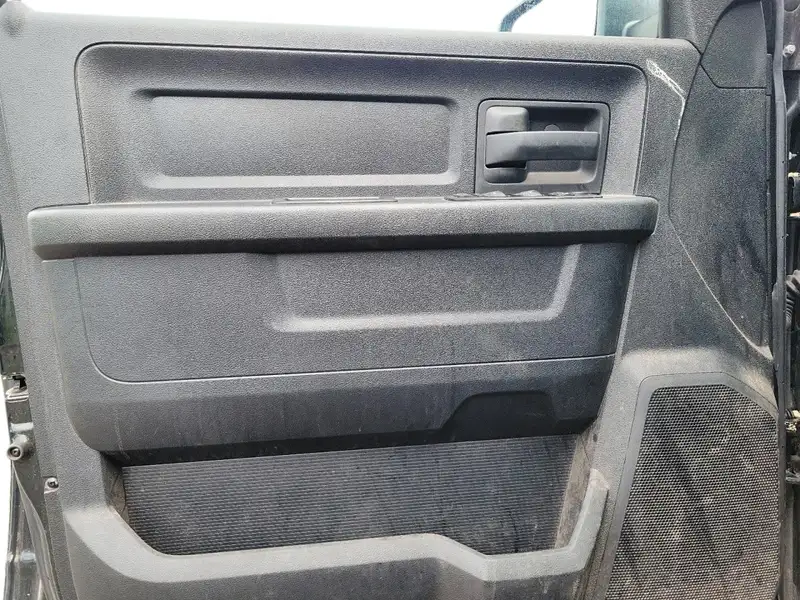 2015 RAM 1500 ST, černá, 155 273 km, dovoz Kanada — foto 10 z 12