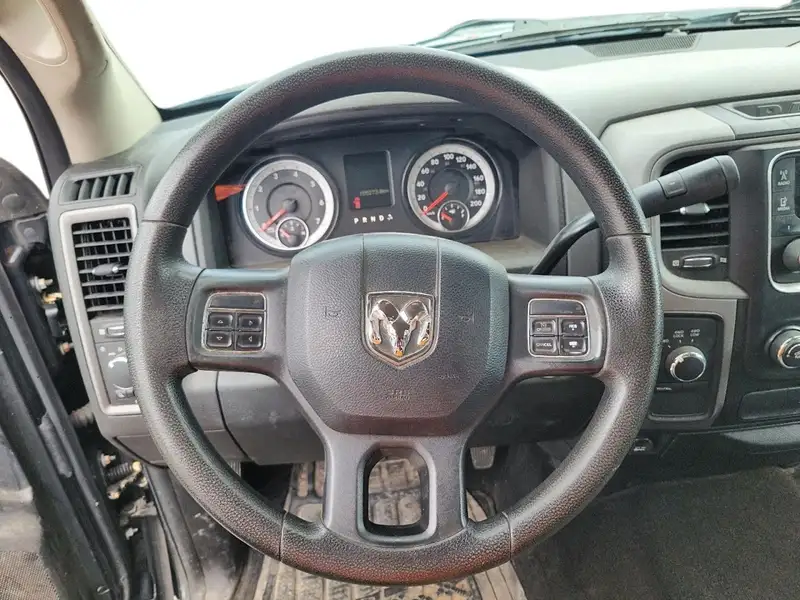 2015 RAM 1500 ST, černá, 155 273 km, dovoz Kanada — foto 11 z 12