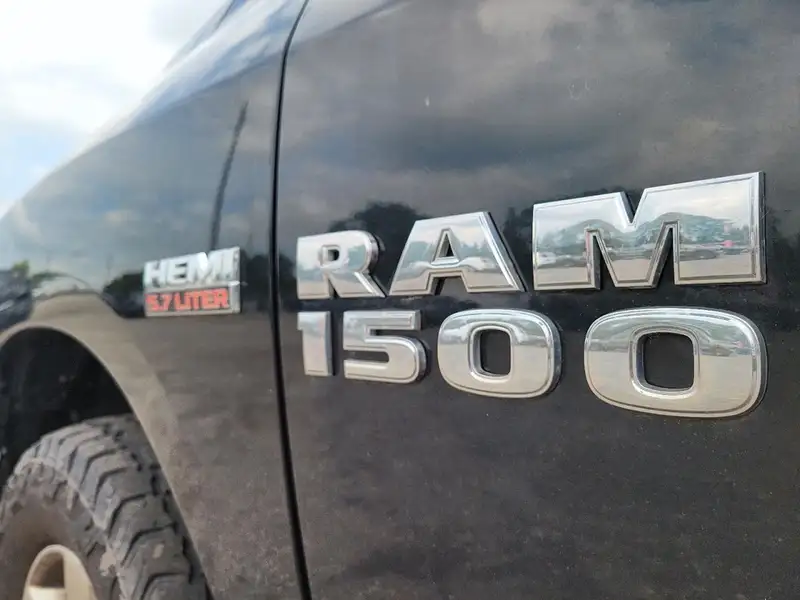 2015 RAM 1500 ST, černá, 155 273 km, dovoz Kanada — foto 6 z 12