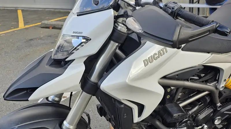 2013 Ducati Hyperstrada, bílá, 30 000 km, dovoz Kanada — foto 2 z 5