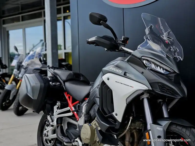 2023 Ducati Unspecified, šedá, 6 759 km, dovoz Kanada — foto 5 z 12