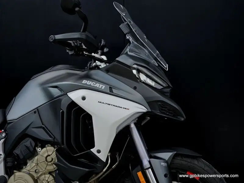 2023 Ducati Unspecified, šedá, 6 759 km, dovoz Kanada — foto 6 z 12