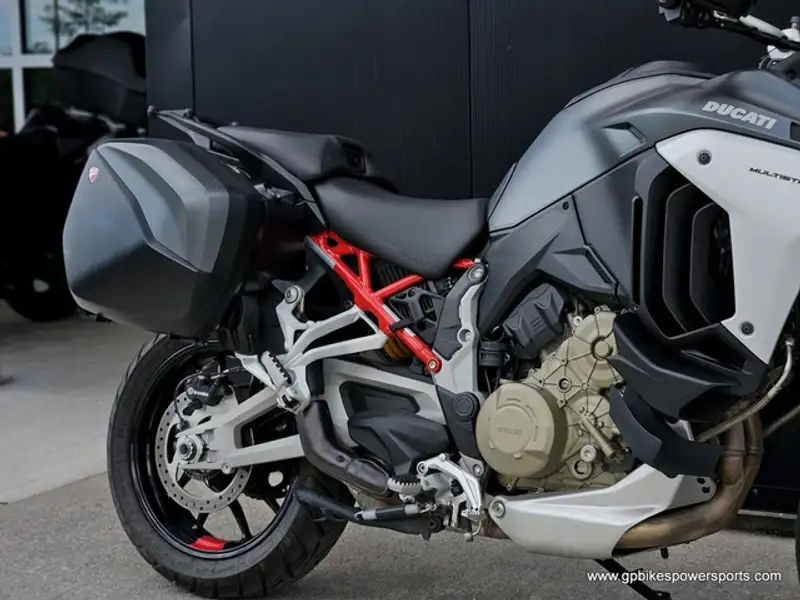 2023 Ducati Unspecified, šedá, 6 759 km, dovoz Kanada — foto 7 z 12