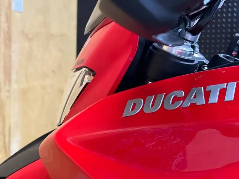 2015 Ducati Hyperstrada, červená, 6 100 km, dovoz Kanada — foto 2 z 10