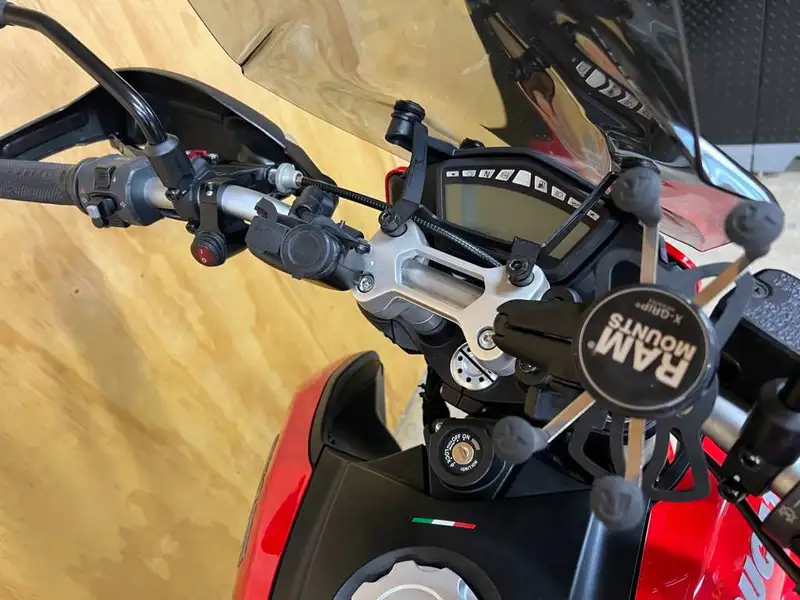 2015 Ducati Hyperstrada, červená, 6 100 km, dovoz Kanada — foto 3 z 10