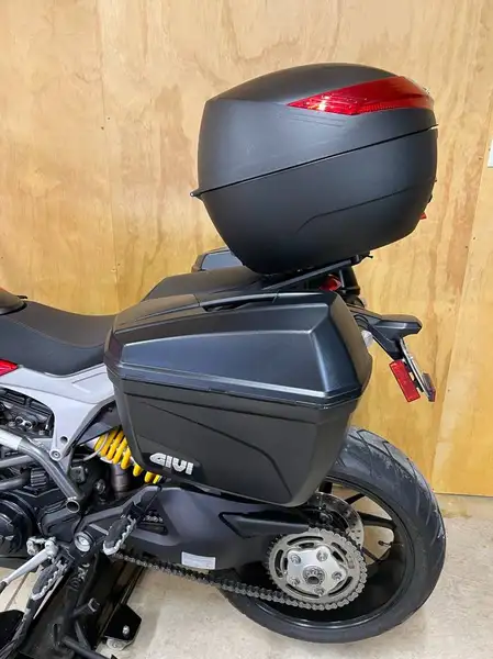 2015 Ducati Hyperstrada, červená, 6 100 km, dovoz Kanada — foto 7 z 10