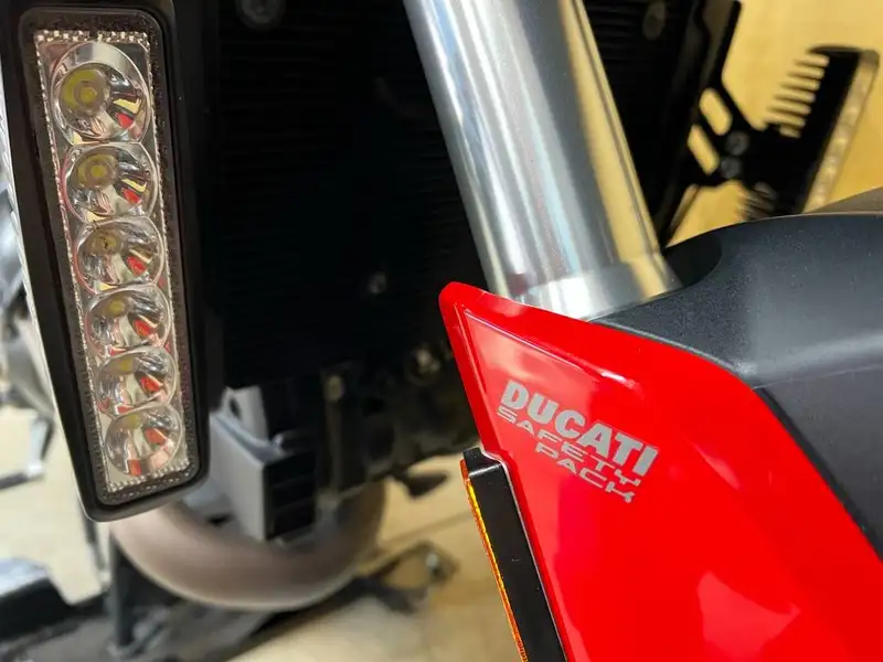 2015 Ducati Hyperstrada, červená, 6 100 km, dovoz Kanada — foto 8 z 10