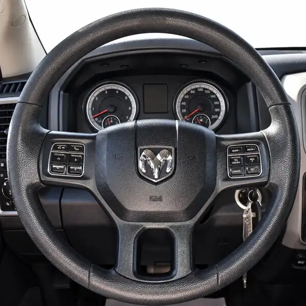 2017 RAM 1500 Express, modrá, 167 920 km, dovoz Kanada — foto 8 z 12