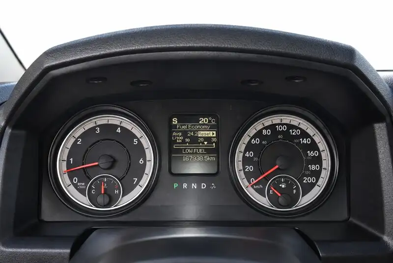 2017 RAM 1500 Express, modrá, 167 920 km, dovoz Kanada — foto 9 z 12