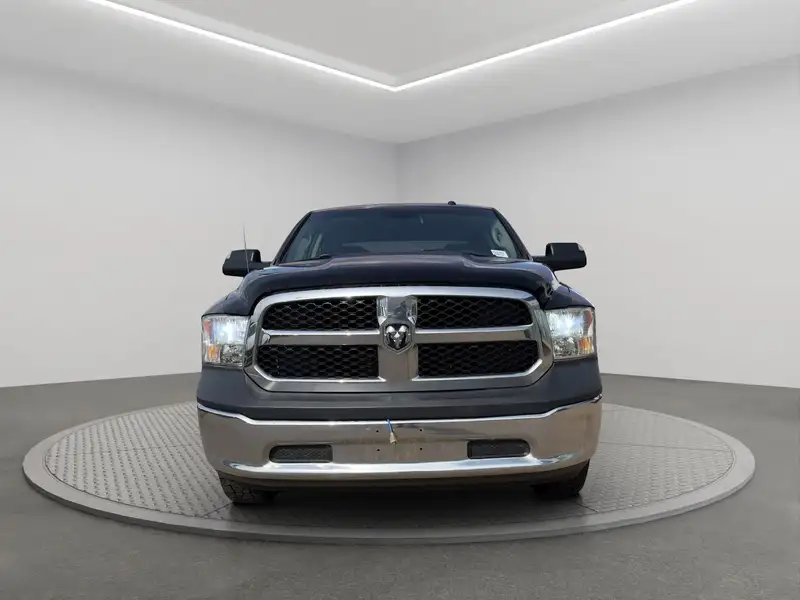 2017 RAM 1500 ST, červená, 123 501 km, dovoz Kanada — foto 2 z 12