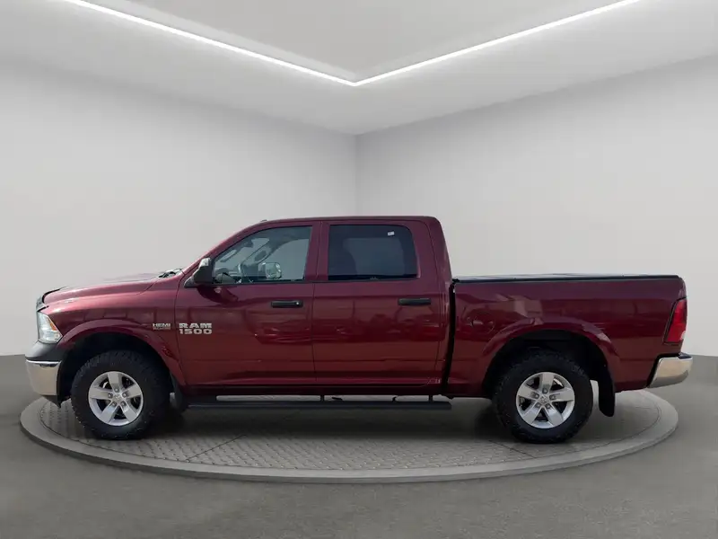 2017 RAM 1500 ST, červená, 123 501 km, dovoz Kanada — foto 3 z 12