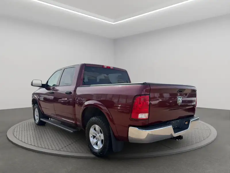 2017 RAM 1500 ST, červená, 123 501 km, dovoz Kanada — foto 4 z 12