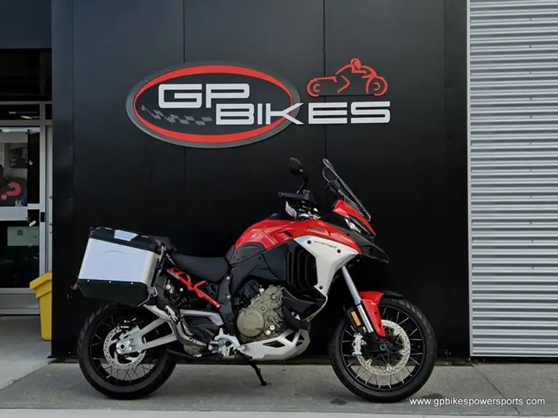 2024 Ducati Unspecified, červená, 11 179 km, dovoz Kanada — foto 2 z 12