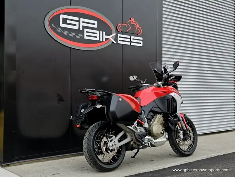 2024 Ducati Unspecified, červená, 0 km, dovoz Kanada — foto 3 z 12