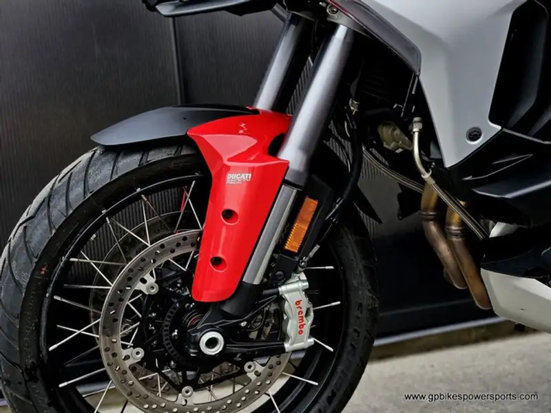 2024 Ducati Unspecified, červená, 0 km, dovoz Kanada — foto 8 z 12