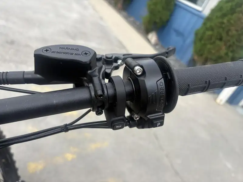 2026 E Ride Pro SR, dovoz Kanada — foto 4 z 6