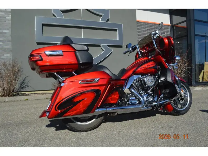 2015 Harley-Davidson FL, červená, 58 418 km, dovoz Kanada — foto 2 z 5