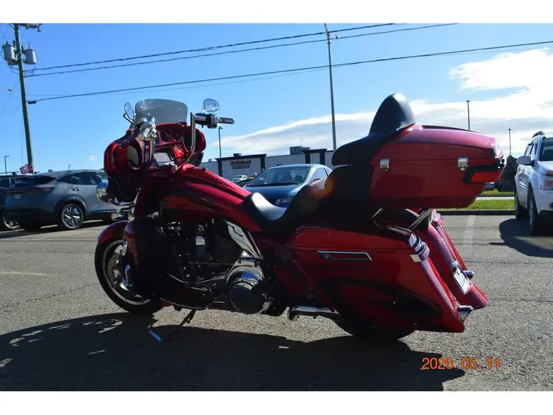 2015 Harley-Davidson FL, červená, 58 418 km, dovoz Kanada — foto 3 z 5