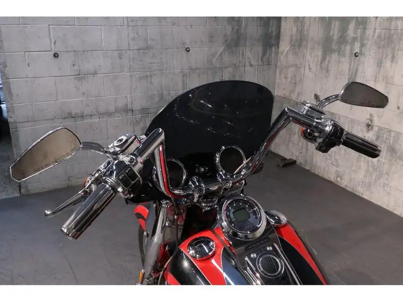 2011 Harley-Davidson Unspecified, červená, 86 457 km, dovoz Kanada — foto 6 z 12